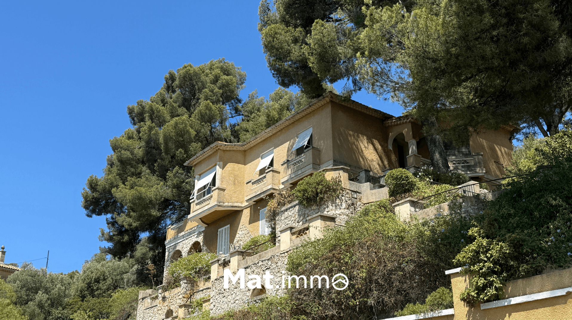 Maison de maître 2 200 m² de terrain – Vue mer panoramique – Mont Faron Toulon – Box double